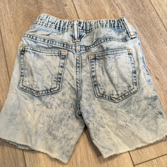 Boys 3T Gap shorts - Picture 2 of 3